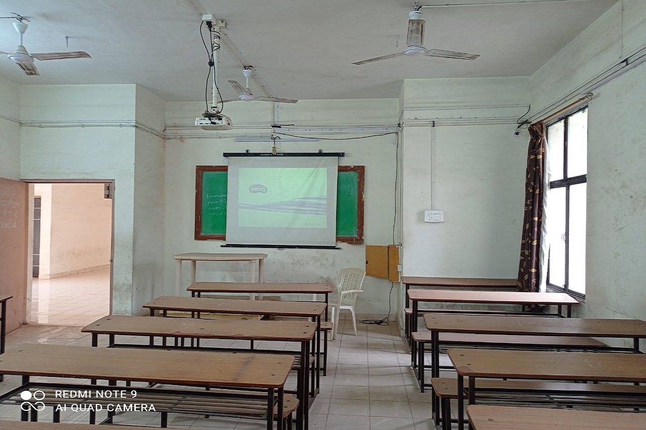 Spacious classrooms with DLP Projectors. (Eight)